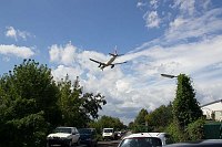 9. 8. 2011. Berlin. Berlin-Mitte. Wedding. Flugzeuge im Anflug auf den Flughafen Tegel. Beim Kurt-Schumacher-Platz