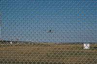 2005. Berlin. Tegel. Flugzeug im Landeanflug auf den Flughafen Tegel.