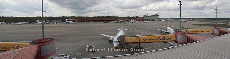 23. 4. 2012. Berlin. Tegel. Flughafen Berlin-Tegel. Name: Otto Lilienthal. Flugzeuge. Flugplatz. Flugverkehr. Flugzeug