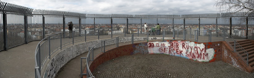 29. 3. 2009. Berlin. Mitte. Blick vom Bunker im Park Humboldthain auf den Ortsteil Wedding