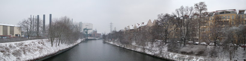 30. 12. 2009. Berlin. Mitte. linke Seite Moabit. Kraftwerk. rechte Seite Wedding. Nordufer. Zugefrorener Berlin-Spandauer-Schifffahrtskanal im Winter. Schnee. Eis