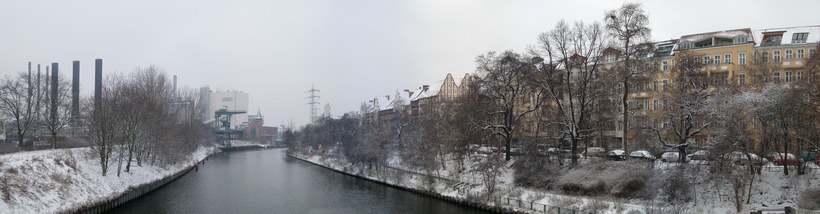30. 12. 2009. Berlin. Mitte. linke Seite Moabit. Kraftwerk. rechte Seite Wedding. Nordufer. Zugefrorener Berlin-Spandauer-Schifffahrtskanal im Winter. Schnee. Eis