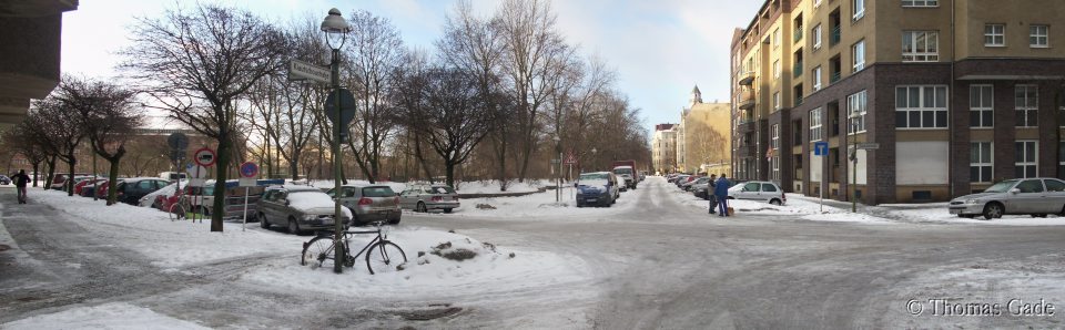3. 2. 2010. Berlin. Mitte. Wedding. Sprengelkiez. Samoastraße. Kiautschoustraße. Winter. Schnee. Verschneite Straße