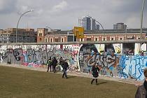 31. 3. 2013. Berlin. Friedrichshain. Rückseite der eigentlichen East-Side-Gallery. Diese Mauerseite wurde auch bemalt