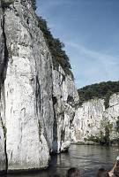 1980. Deutschland. Bayern. Felsen am Fluss Donau bei Kehlheim