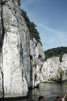 1980. Deutschland. Regensburg. Felsen am Fluss