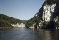 1980. Deutschland. Regensburg. Felsen am Fluss Donau