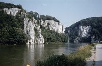 1980. Deutschland. Regensburg. Felsen am Fluss Donau