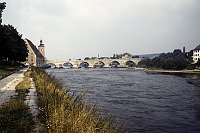 1980. Deutschland. Regensburg. Brücke über der Donau