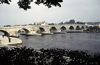 1980. Deutschland. Regensburg. Brücke über der Donau