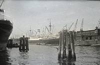 um 1933. Hamburg. Fluss Elbe. Schiff. Dalben. Hafen