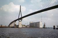 1977. Hamburg. Köhlbrandbrücke. Elbe