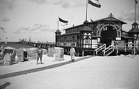 1938. Mecklenburg-Vorpommern. Rügen. Ostseebad Binz. Strand. Ostsee. Seebrücke