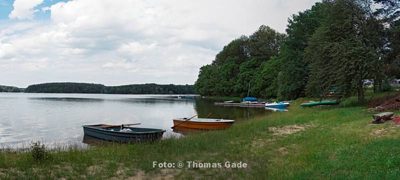 26. 6. 2007. Brandenburg / Mecklenburg-Vorpommern. Feldberger Seengebiet. Bei Carwitz. Dreetzsee. Badestelle auf dem Campingplatz Thomsdorf. Panorama