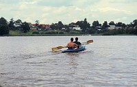 August 1996. Deutschland. Feldberger Seengebiet. Mecklenburg Vorpommern, Paddler auf dem Dreetzsee vor Carwitz