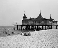 Juni 1990. Mecklenburg-Vorpommern. Ostseeinsel Usedom. Am Strand bei Ahlbeck.