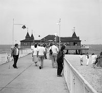 Juni 1990. Mecklenburg-Vorpommern. Ostseeinsel Usedom. Am Strand bei Ahlbeck. Seebrücke.