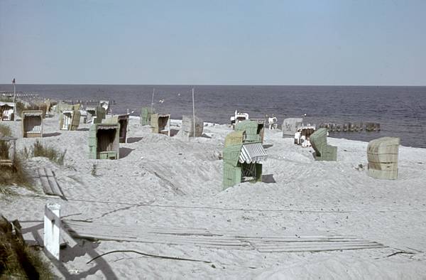 1940. Mecklenburg-Vorpommern. Darß. Ostsee. Strand. Küste. Sonnen. Strandkorb. Strandkörbe