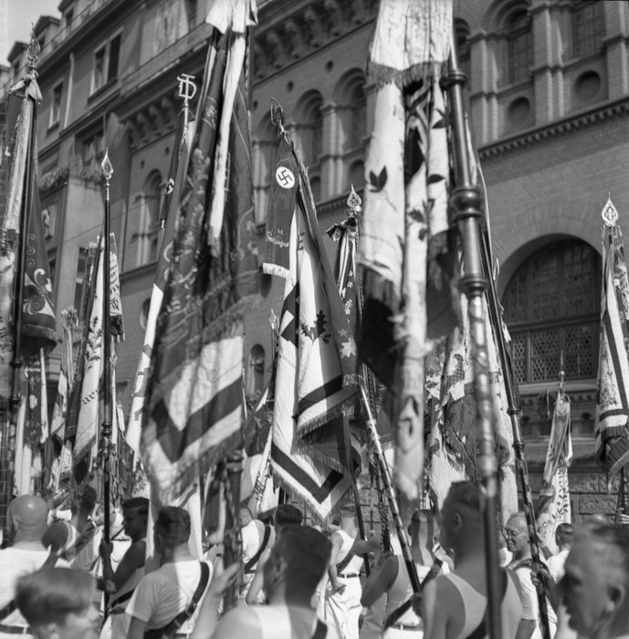 um 1936. Dresden. Drittes Reich. Nationalsozialismus. Umzug / Marsch der Sportler.