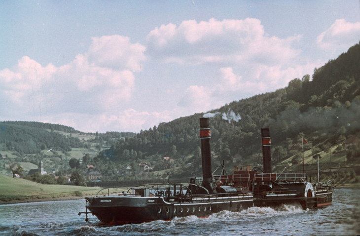 1950er. Sachsen. Elbsandsteingebirge. Fluss. Elbe. Raddampfer. Ausflugsdampfer