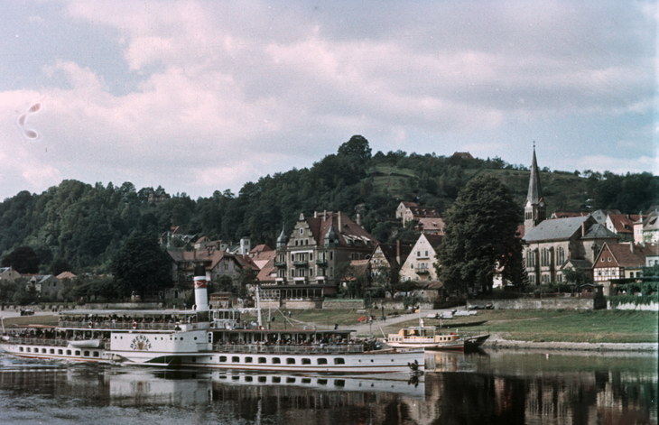 1950er. Sachsen. Elbsandsteingebirge. Fluss. Elbe. Raddampfer. Ausflugsdampfer