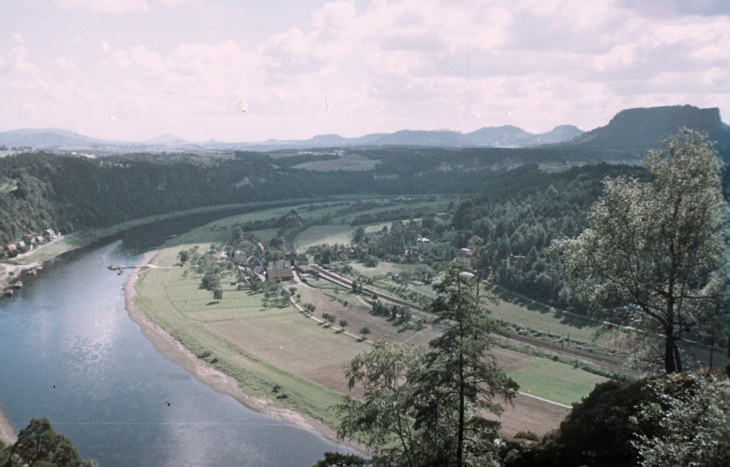 1950er. Sachsen. Elbsandsteingebirge. Fluss. Elbe