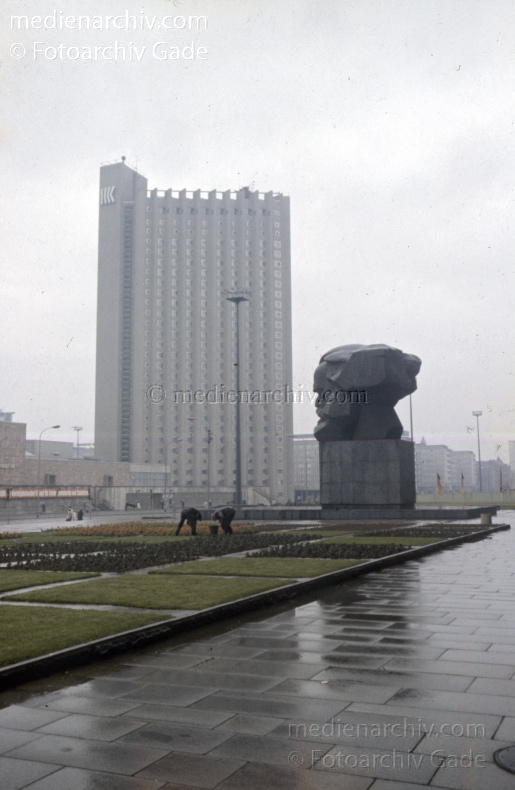 1976. Deutschland. DDR. Sachsen. Chemnitz.Karl Marx. Hochhaus