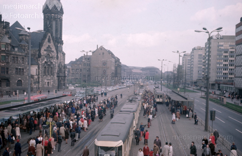 1974. Deutschland. DDR. Sachsen. Leipzig. Straßenbahn