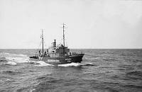 1950er. Fischereischutzboot Meerkatze auf der Nordsee. Begegnung auf der Fahrt nach Helgoland