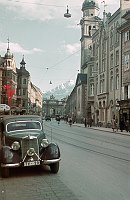 1940. Österreich. Tirol. Innsbruck. Hakenkreuzflagge. Drittes Reich. Zweiter Weltkrieg.
