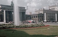 1943. Berlin. (Drittes Reich - Kriegsjahre) Brunnen vor dem Brandenburger Tor. Pariser Platz.