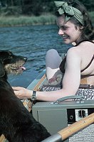 1943. Deutschland. Havel. Frau mit Dackel / Hund in einem Faltboot.  Drittes Reich / Zweiter Weltkrieg.