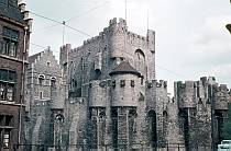 1958. Belgien. Flandern. Gent. Burg Gravensteen. Wasserburg.