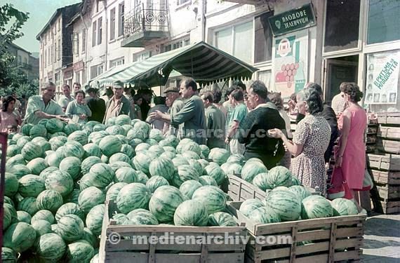 Dimitrowgrad. Gemüsehändler. Melonenhändler.