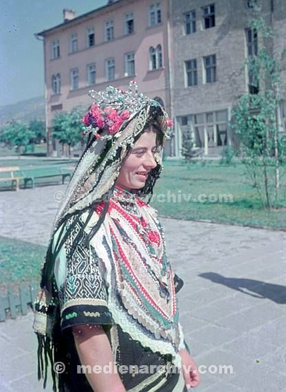 Bulgarien in traditioneller Tracht. Kleidung