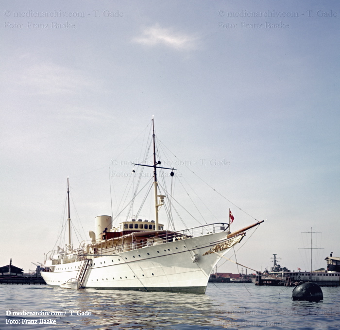 1960. Dänemark. Schiff im Hafen. Klassische Yacht. Kreuzfahrtschiff. Königliche Yacht Dannebrog
