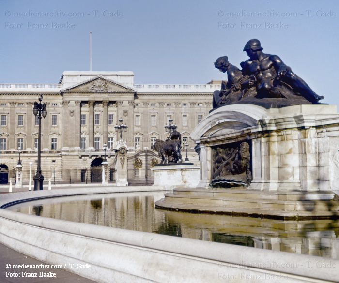 1960. Great Britain. England. London. Buckingham Palace