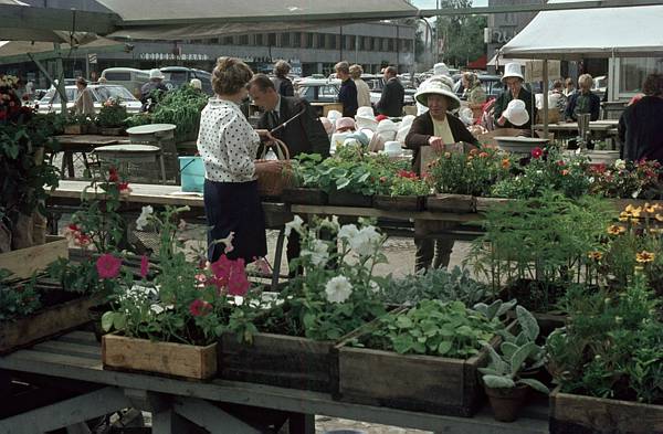 Helsinki. Blumen und Hüte. Markt