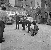 vermutlich 1967. Frankreich. Südfrankreich. Männer beim Boule