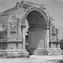 vermutlich 1967. Frankreich. Südfrankreich. St. Rémy de Provence Bouches du Rhône, Triumphbogen. Arc de Triomphe von Saint Remy de Provence