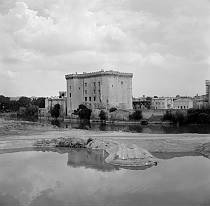 vermutlich 1967. Frankreich. Südfrankreich. Tarascon. Canal de la Rhone à Séte. Burg Tarascon am Rhône-Ufer