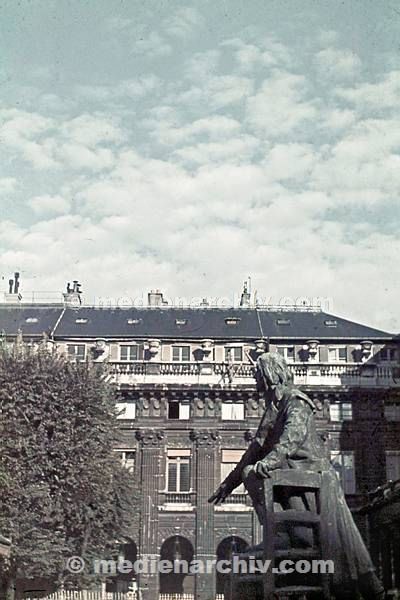 Paris-1942-32