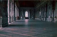 1941. Frankreich. Château de Versailles. Schloss Versailles (südlich von Paris)  Deutsche Soldaten / Wehrmachtsangehörige im Spiegelsaal. 