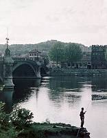 1941. Frankreich. Paris zur Zeit der Besetzung durch die Wehrmacht. 2. Weltkrieg II. Angler an der Seine. Brücke.