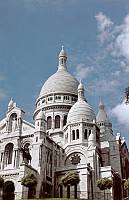 1941. Frankreich. Paris. Kirche Sacré-Coeur <br><br>Nach der Niederlage der Franzosen gegen die Preußen und der Niederwerfung der Pariser Commune (1871) begannen die französischen Katholiken mit em Bau der Kirche auf dem Montmartre. Bauzeit:  1876 - 1910. Die Basilique du Sacré-Coeur de Montmartre wurde 1919 eingeweiht. 
