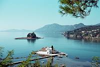 1963. Insel Korfu. Aussichtspunkt auf der Halbinsel Analipsis. Pontikonisos (das zu Stein gewordene Phaiakenschiff)