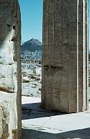 1963. Griechenland. Athen. Akropolis. Durchblick aus dem Parthenon gegen den Lykabetos