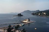 1982. Griechenland. Greece. Korfu. Klosterinsel Vlacherná. Insel. Mittelmeer.