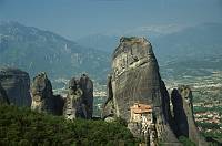 Juni 1991. Griechenland. Bergdorf auf steilen Felsen