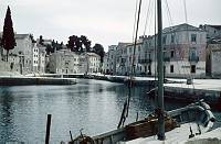 1959. Kroatien ( Jugoslawien)  Insel Lošinj. Losinj  (deutsch veraltet: Lötzing. italienisch: Lussino)  Kroatische Insel in der Adria. Ort an der Küste mit Hafen. Croatia (Yugoslavia )